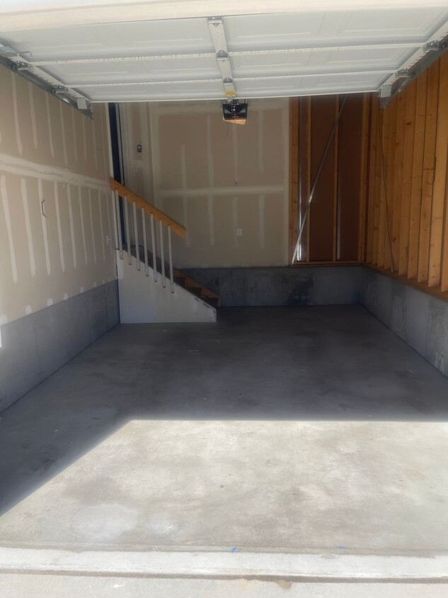 Foto principal - 3 Bedroom Townhome in Colorado Springs