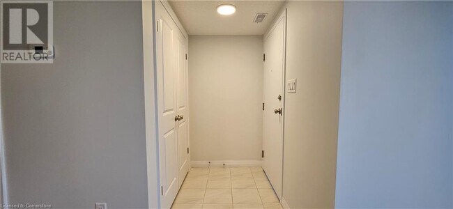 Building Photo - 410 Northfield Dr W