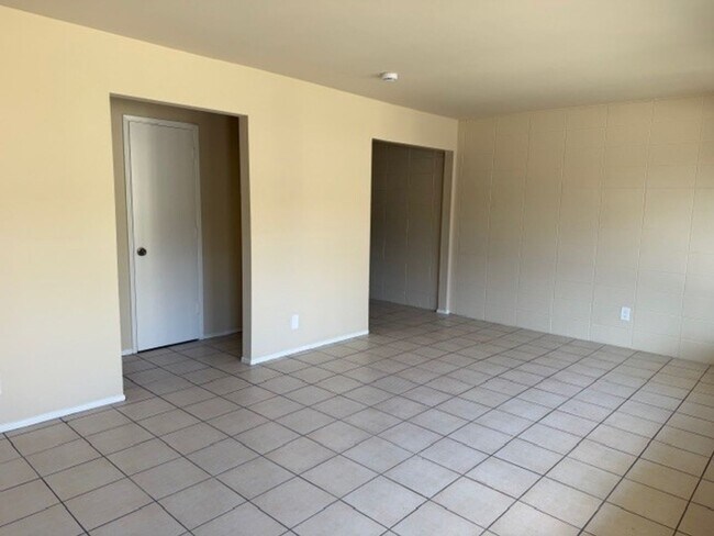 Foto del edificio - 1728 Broadway St