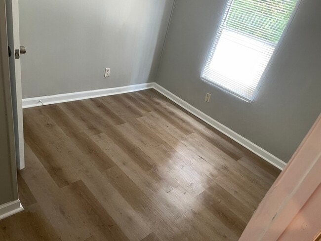 Building Photo - 755 Old Branch Rd