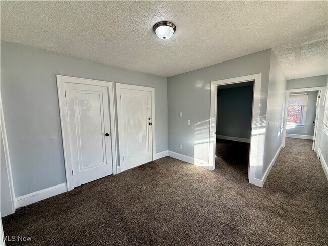 Building Photo - 810 Thayer St