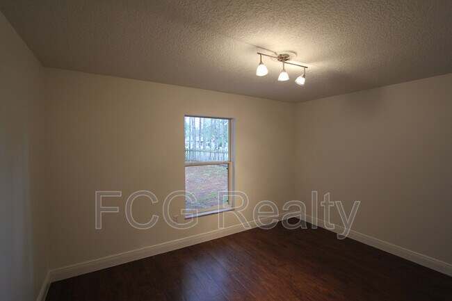 Building Photo - 345 Oakpark Loop