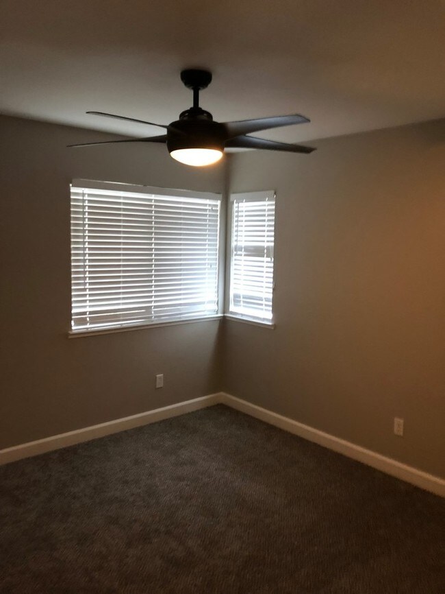 Building Photo - North Stockton 3 Bedroom 2 Bathroom Home