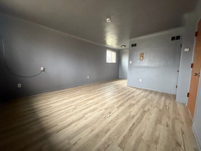 Foto del edificio - 4201 Rocky River Dr