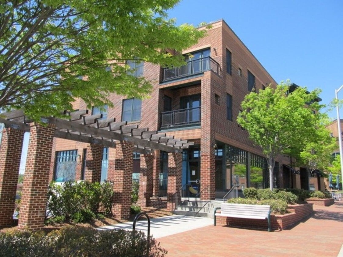 Foto principal - Chapel Hill / 2BR Southern Village Condo A...