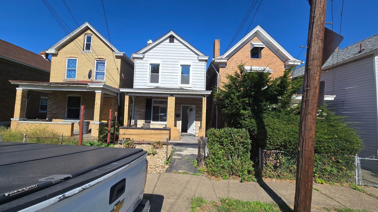 Foto principal - 3 Bedroom 2 Bathroom - Homestead, PA