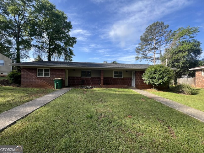 Building Photo - 129 Pineview Dr