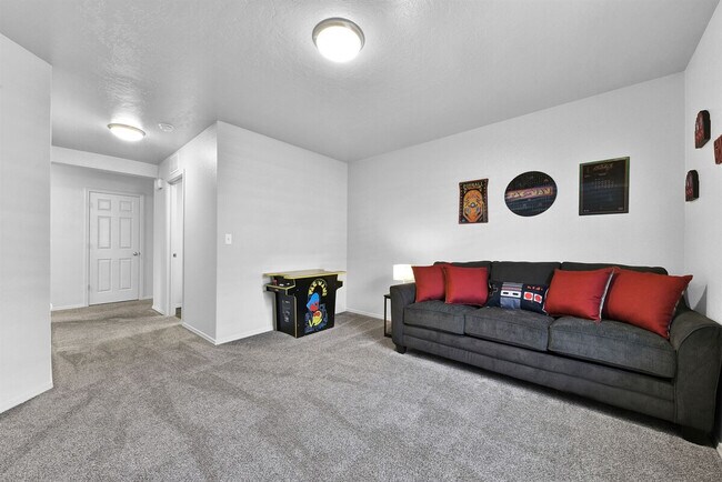 Foto del edificio - 17552 Aqua Springs Ave