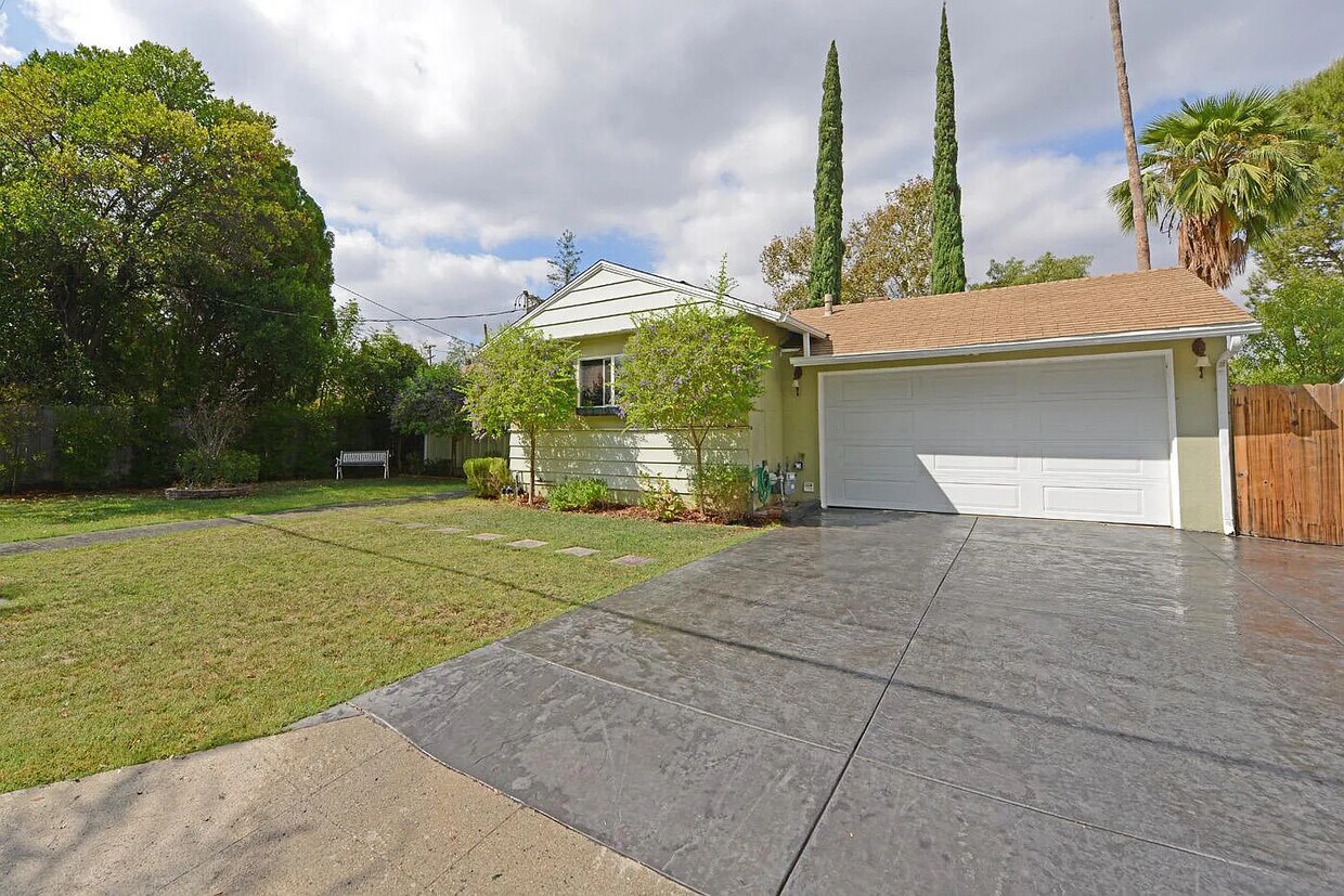 Primary Photo - 5519 Royer Ave