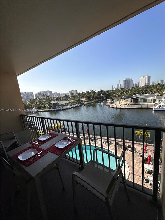 Foto del edificio - 301 Golden Isles Dr