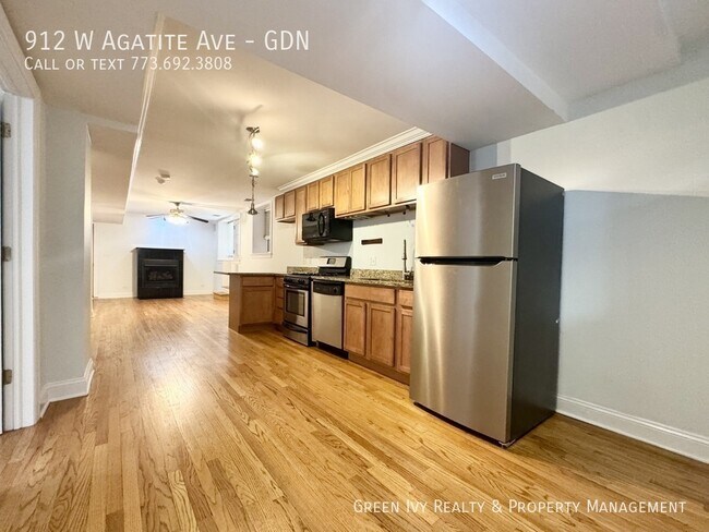 Foto del edificio - 912 W Agatite Ave