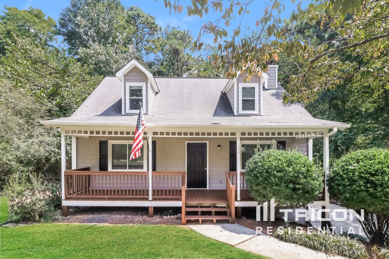 Primary Photo - 135 Parkway Ct