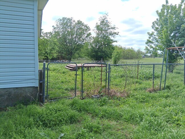 Building Photo - Charming 4BR Home in Cave Springs