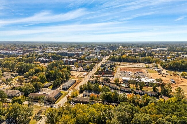 Building Photo - 449 N Donahue Dr