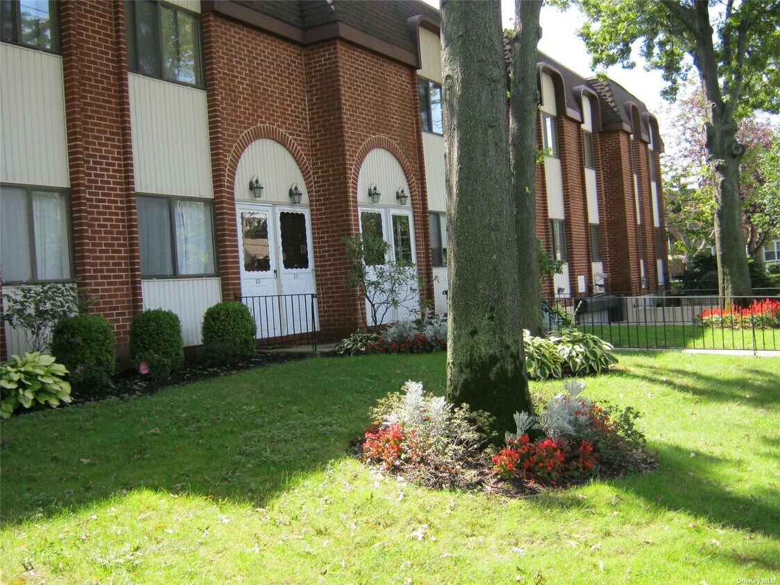 Primary Photo - 142 McGlynn Pl