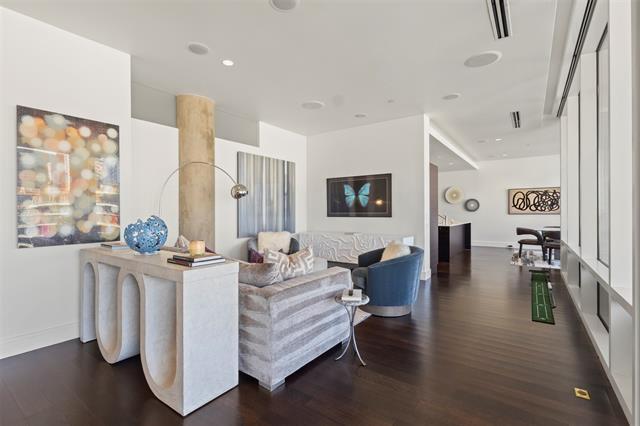 Foto del edificio - 2408 Victory Park Ln