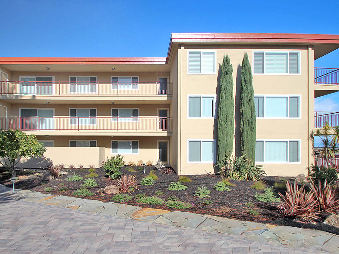 Foto principal - Crystal Lake Apartments