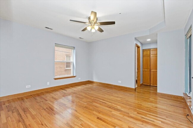 Foto del edificio - 915 W Sunnyside Ave