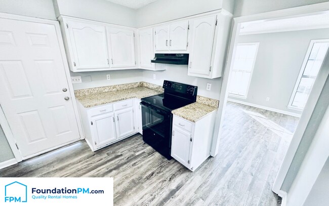 Foto del edificio - 7900 Deerfield Trce