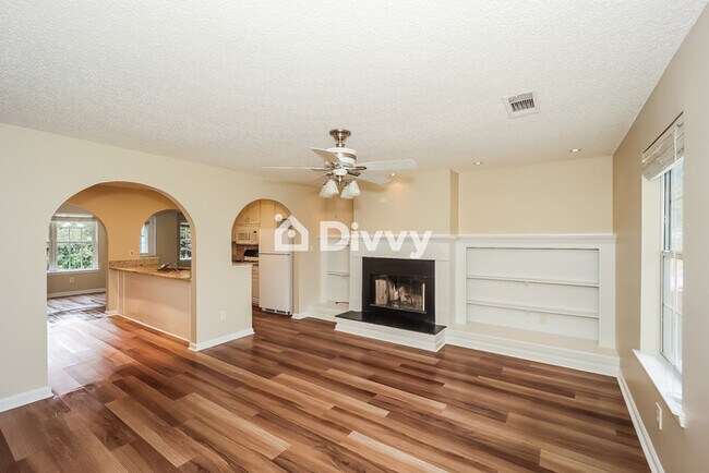 Building Photo - 4020 Meadow Glen Way, Fairburn, GA 30213