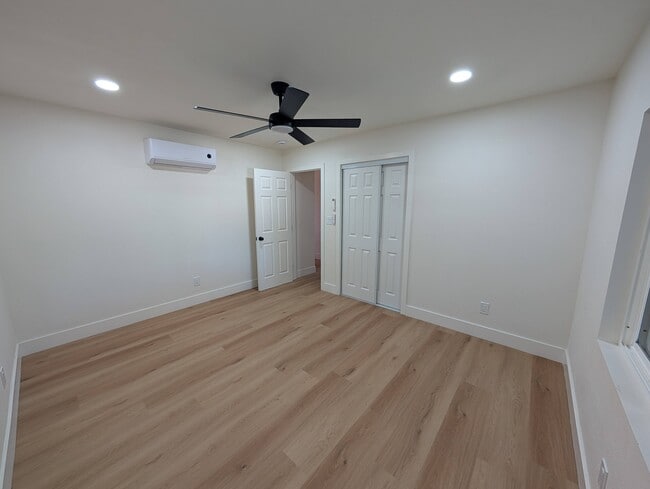 Habitación 2 - 1050 La Mirada St