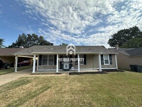 Building Photo - 5702 Jardin Pl