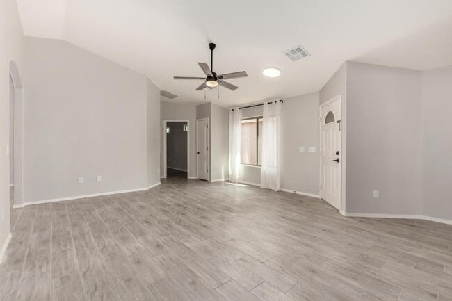 Building Photo - 8431 S Egyptian Dr