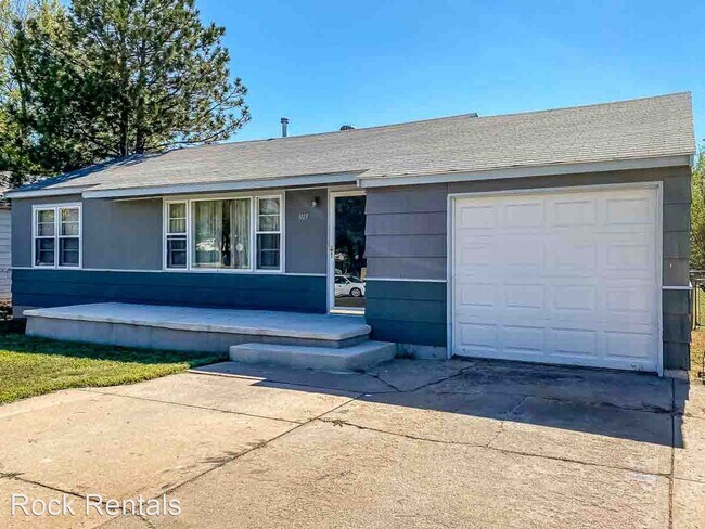 Building Photo - 4 br, 1 bath House - 1117 E 17th