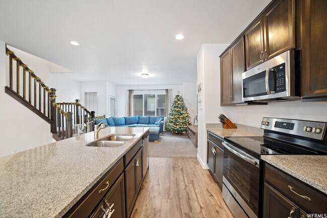 Building Photo - 15287 S Tack Way