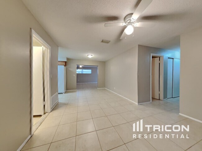 Building Photo - 1726 Saint Croix Drive Clearwater FL