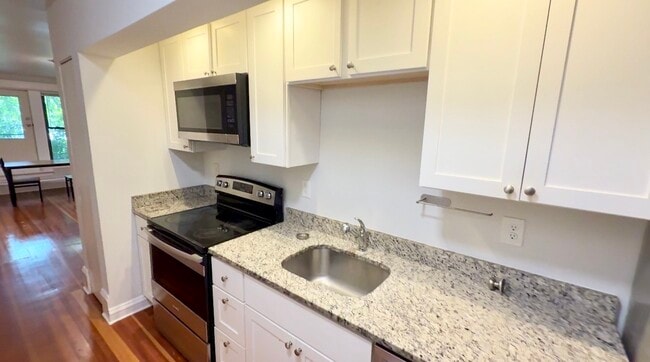 Building Photo - 1487 Beacon St
