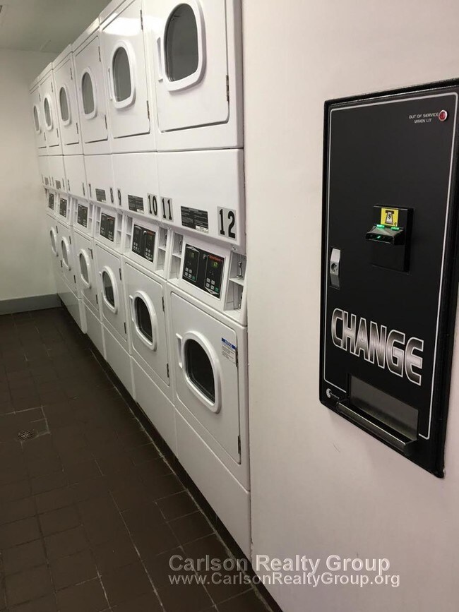 Foto del edificio - 1001 N LaSalle Dr