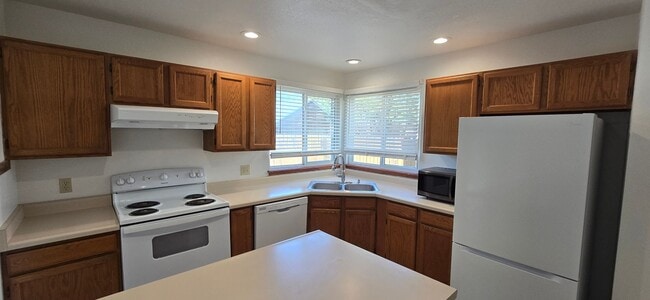 Photo - Charming 4-Bed Home in Louisville features bright, open living space, with open deck & garden!