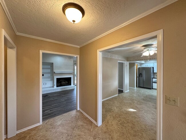 Foto del edificio - New flooring and paint!