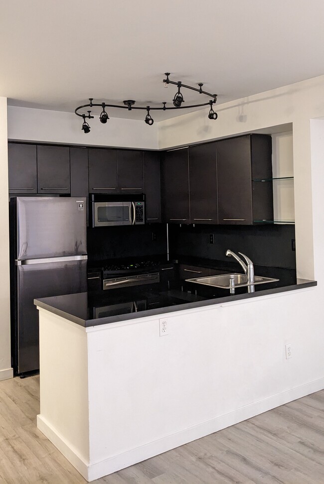 Kitchen - 1410 E Pine St