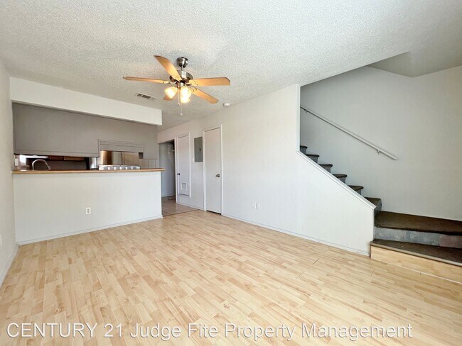 Building Photo - 2 br, 1.5 bath House - 4917 Miller Avenue