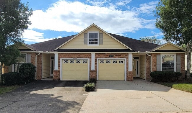 3/2 townhome available for rent August 6, 2026, renting for $1795 per month, privacy fenced back ... - 3/2 townhome available for rent August 6, 2026, renting for $1795 per month, privacy fenced back ...