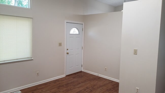 Building Photo - 1448 Maria Ave