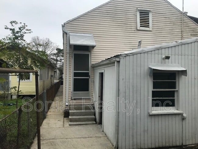 Building Photo - 431 S Scott St