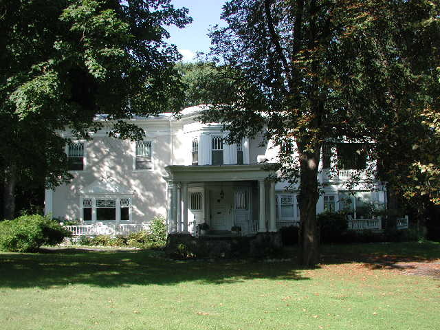 entrance in first floor rear - 123 Reeder St
