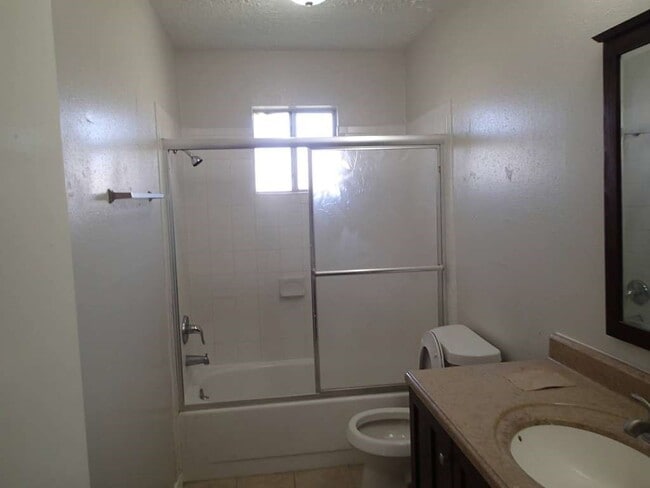 Foto del edificio - 327 Oakdale Dr