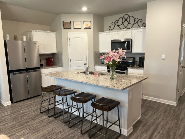 Building Photo - 713 Correns Ln