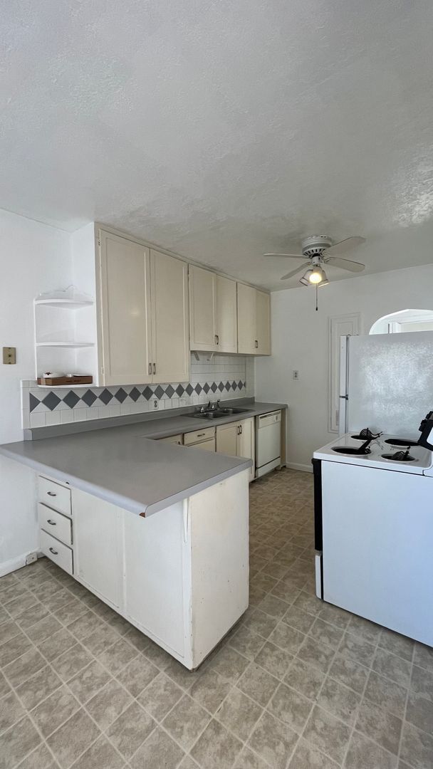 Building Photo - 2804 Van Buren Ave