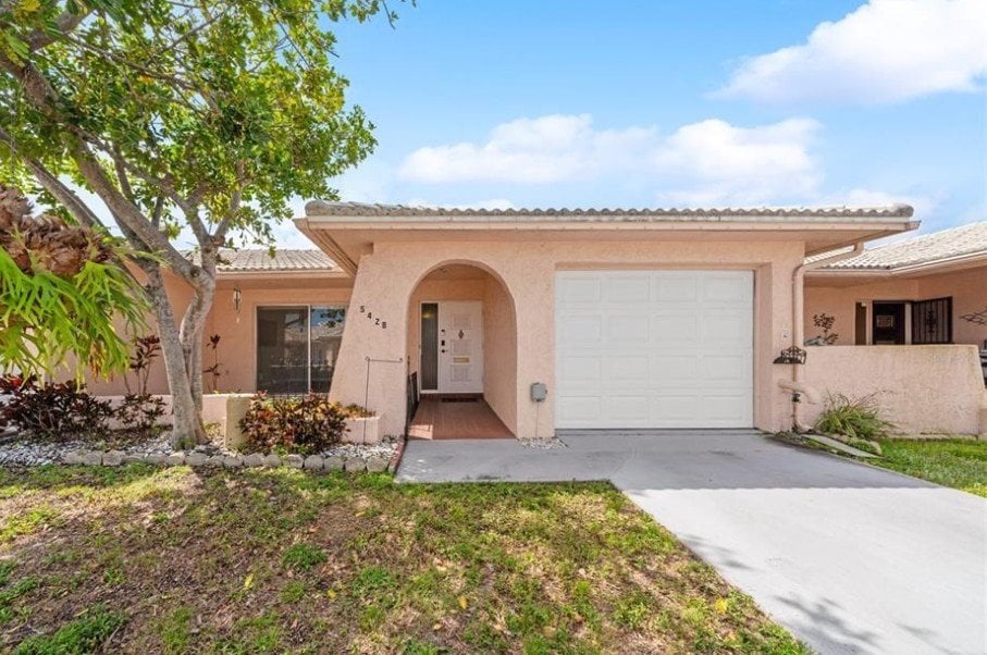 Foto principal - 5428 Larchmont Ct