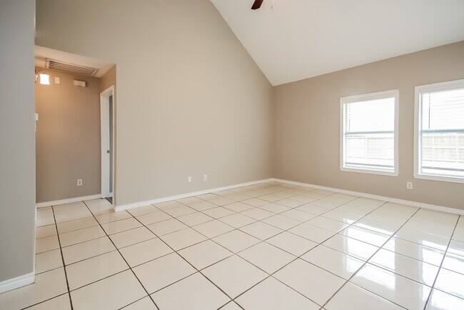 Foto del edificio - 1420 Castlegar Ln