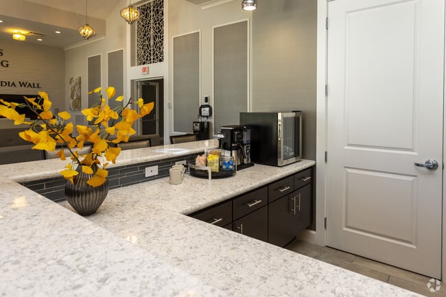 Interior Photo - Evergreen Estero