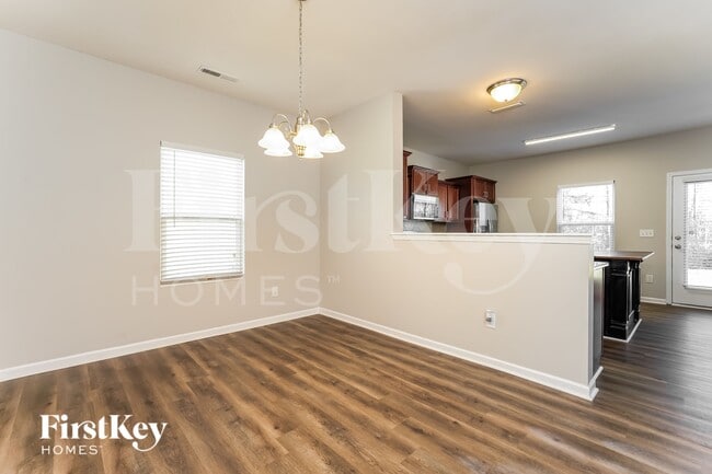 Building Photo - 409 Soaring St