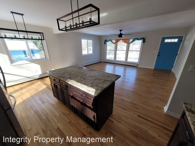 Building Photo - 3 br, 1.5 bath House - 112 Rayna Street