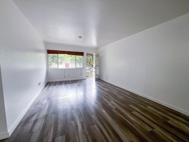 Building Photo - 621 Grand Fir Ave