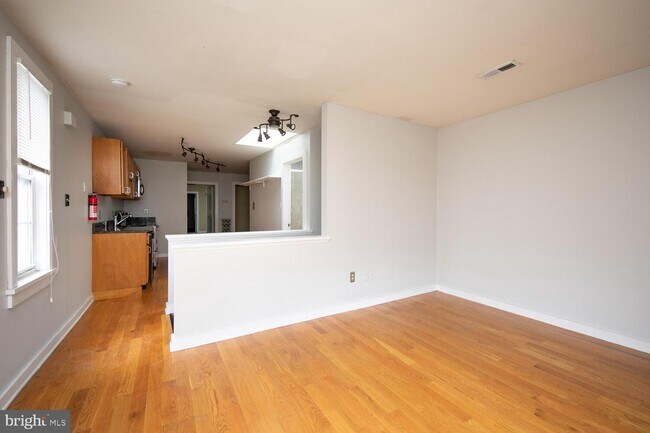 Building Photo - 1550 E Montgomery Ave